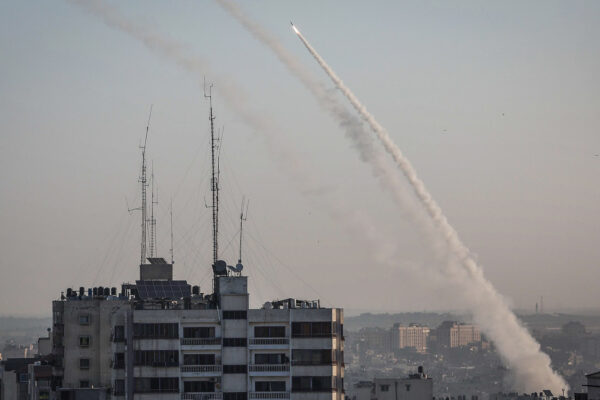 רקטות נורות מעזה לכיוון ישראל (צילום ארכיון: חאסן ג'אדי/פלאש90)