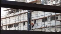 עובדים באתר בניה למרות האזהרות. 12 בנובמבר 2019 (באדיבות קו לעובד)