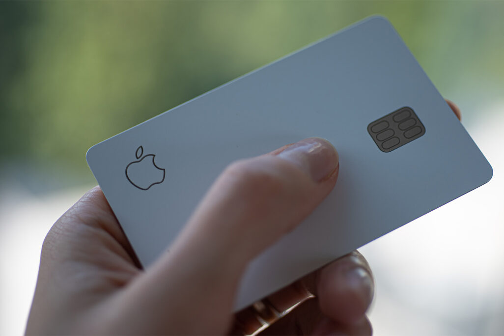 כרטיס "Apple Card" (צילום: Evgenia Parajanian / Shutterstock.com)