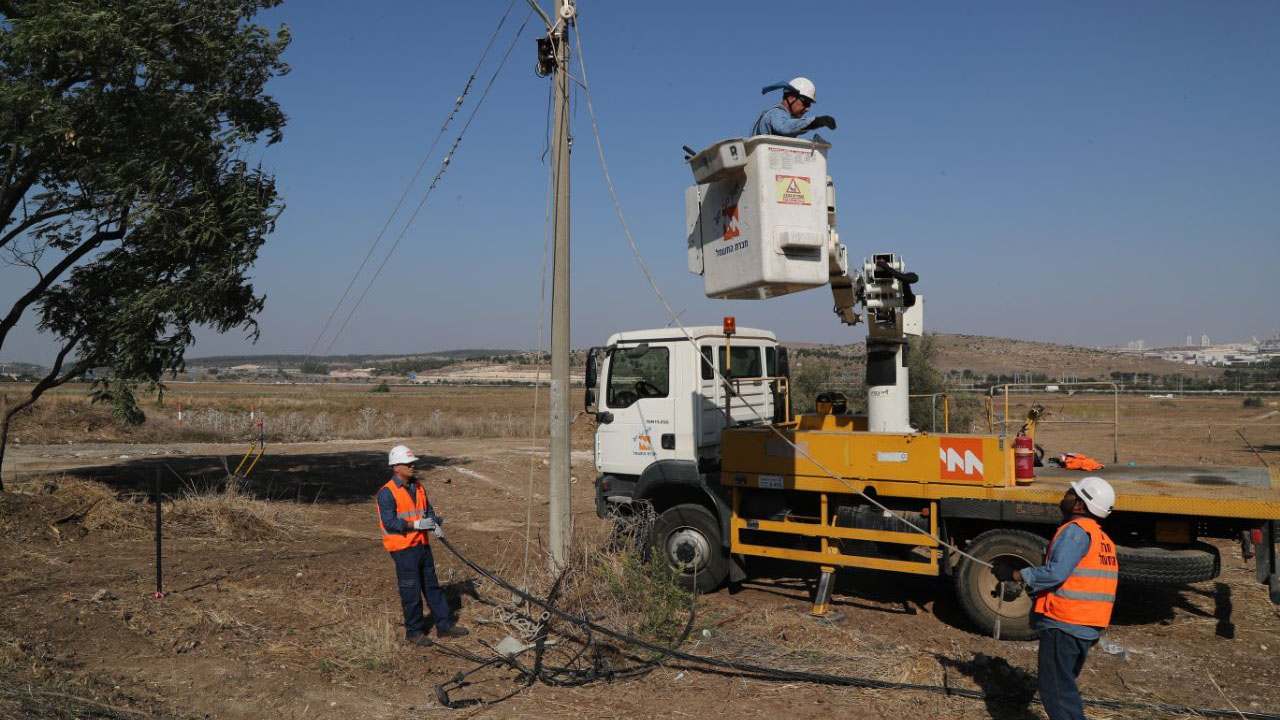 Employees of the Israel Electric Corporation repairing power lines damaged by rocket fire from Gaza, Tuesday, Nov. 12, 2019. (IEC)