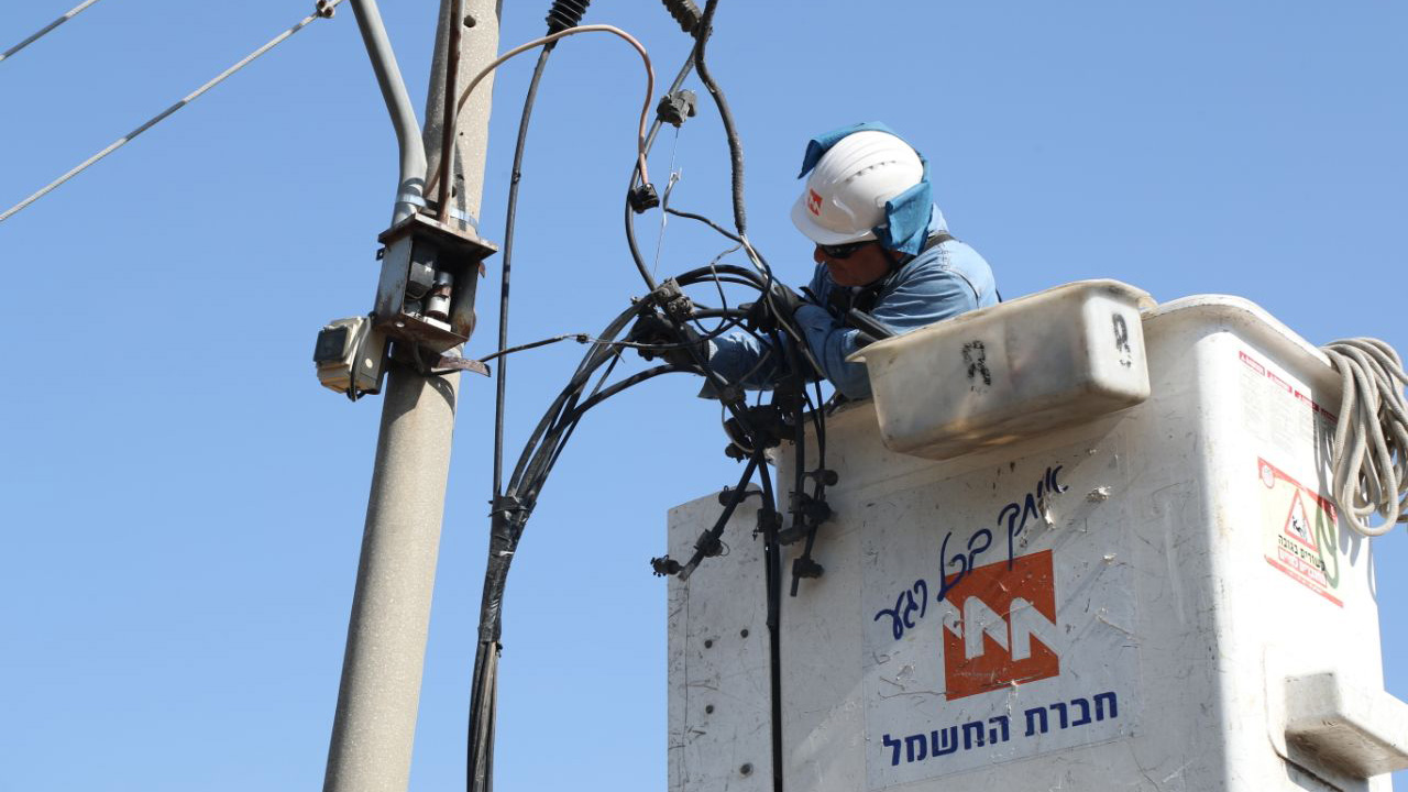 Employees of the Israel Electric Corporation repairing electrical wiring after rocket attack in the Israel's South, Nov. 12 2019. (Israel Electric Corporation)