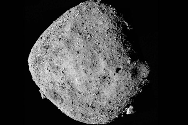 מוזאיקה של האסטרואיד בנו שצולם מחללית OSIRIS-REX. Credits: NASA/Goddard/University of Arizona