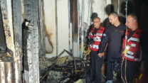 שריפה בבית מגורים בנתניה בה נהרגו שני ילדים בני 3 ו-5, 22 בנובמבר 2019 (צילום: דוברות כבאות והצלה)