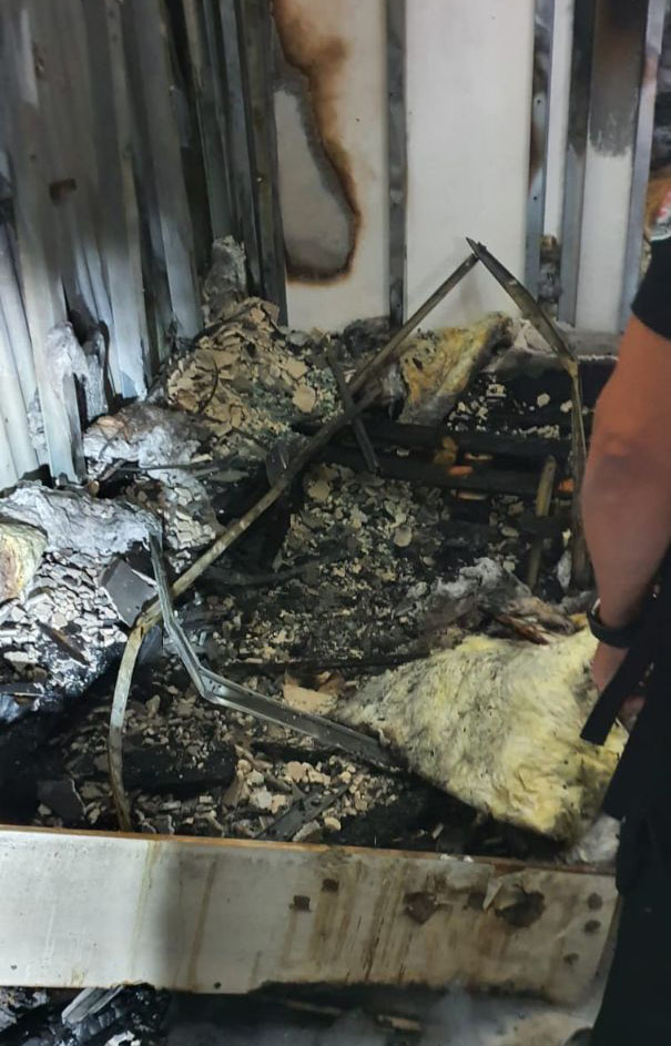 שריפה בבית מגורים בנתניה בה נהרגו שני ילדים בני 3 ו-5, 22 בנובמבר 2019 (צילום: דוברות כבאות והצלה)