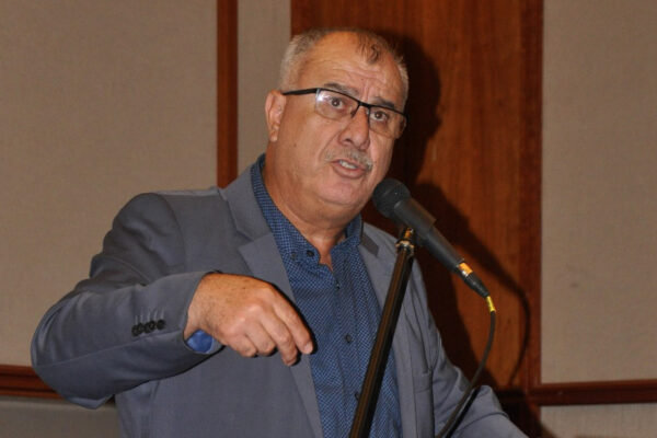 מוחמד ברכה, יו"ר ועדת המעקב העליונה של הציבור הערבי בישראל,  בכנס ההסתדרות לשילוב עובדים עם מוגבלויות בחברה הערבית (צילום: ג'ורג' מחשי - סקופ)