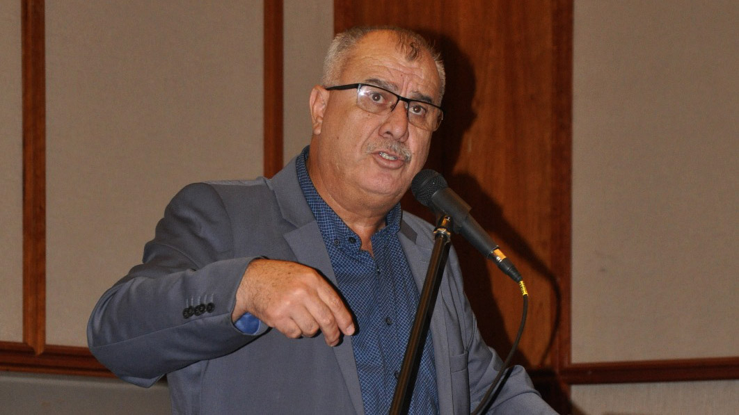 محمد بركة، رئيس للجنة المتابعة العليا للجماهير العربية في إسرائيل ، في مؤتمر الهستدروت حول دمج العمال ذوي الإعاقة في المجتمع العربي (تصوير: جورج ماهيشي - سكوب)