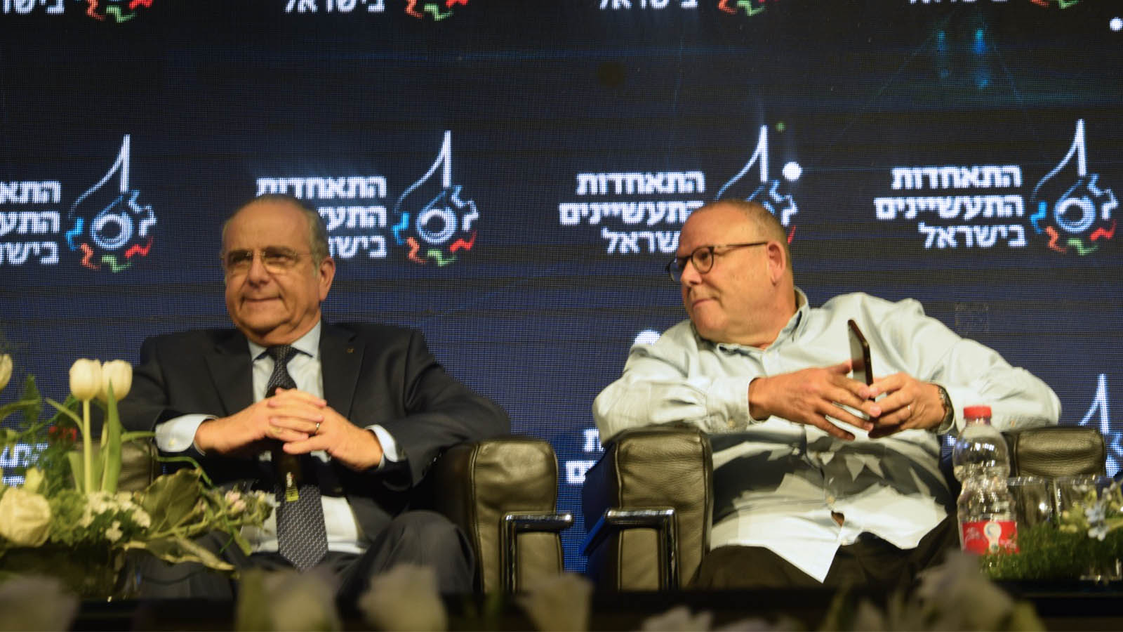رئيس مجلس الهستدروت أرنون بار دافيد وسارغا بروش، رئيس اتحاد المصنعين المتقاعد، في مؤتمر الصناعة الإسرائيلي، 2 ديسمبر 2019. (تصوير: عومير كوهين)