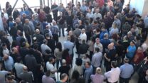עובדי מת"ף (מחשוב ותפעול פיננסי) מקבוצת הבינלאומי מתכנסים בכניסה למטה החברה בראשון לציון ופותחים בעיצומים (ללא קרדיט)