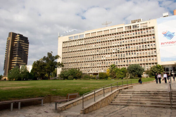 רחבת בית ההסתדרות (צילום: דוברות ההסתדרות) בית ההסתדרות ברחוב ארלוזרוב בתל אביב (צילום: דוברות ההסתדרות)