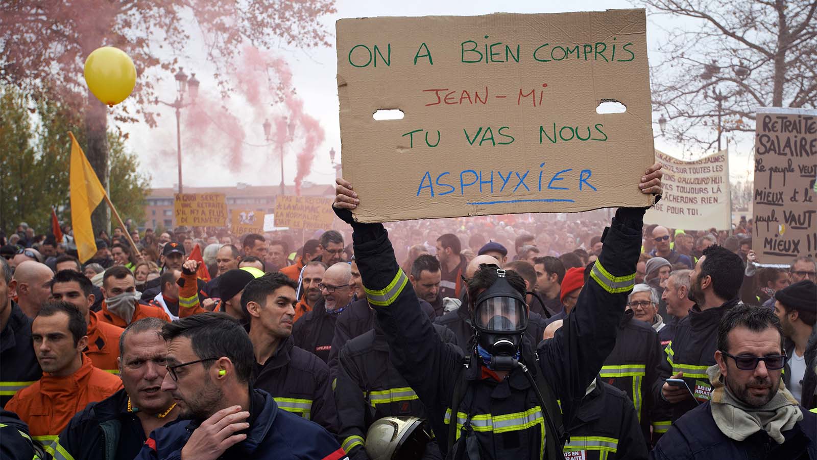 הפגנת עובדים בטולוז, במהלך שביתה כללית במחאה על מדיניות שמנסה לקדם נשיא צרפת מקרון. 5 בדצמבר 2019 (Photo by Alain Pitton/NurPhoto via Getty Images)