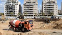אתר בנייה באשקלון. ארכיון (צילום: Yuriy Chertok / Shutterstock.com)
