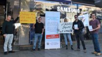 משמרת מחאה במסגרת סכסוך עבודה בסאני תקשורת - יבואנית סמסונג לישראל (צילום: דוברות ההסתדרות)