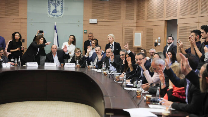 השנייה הכי קצרה, חברי הכנסת מצביעים על פיזור הכנסת ה-22. (צילום: יונתן זינדל/פלאש90)