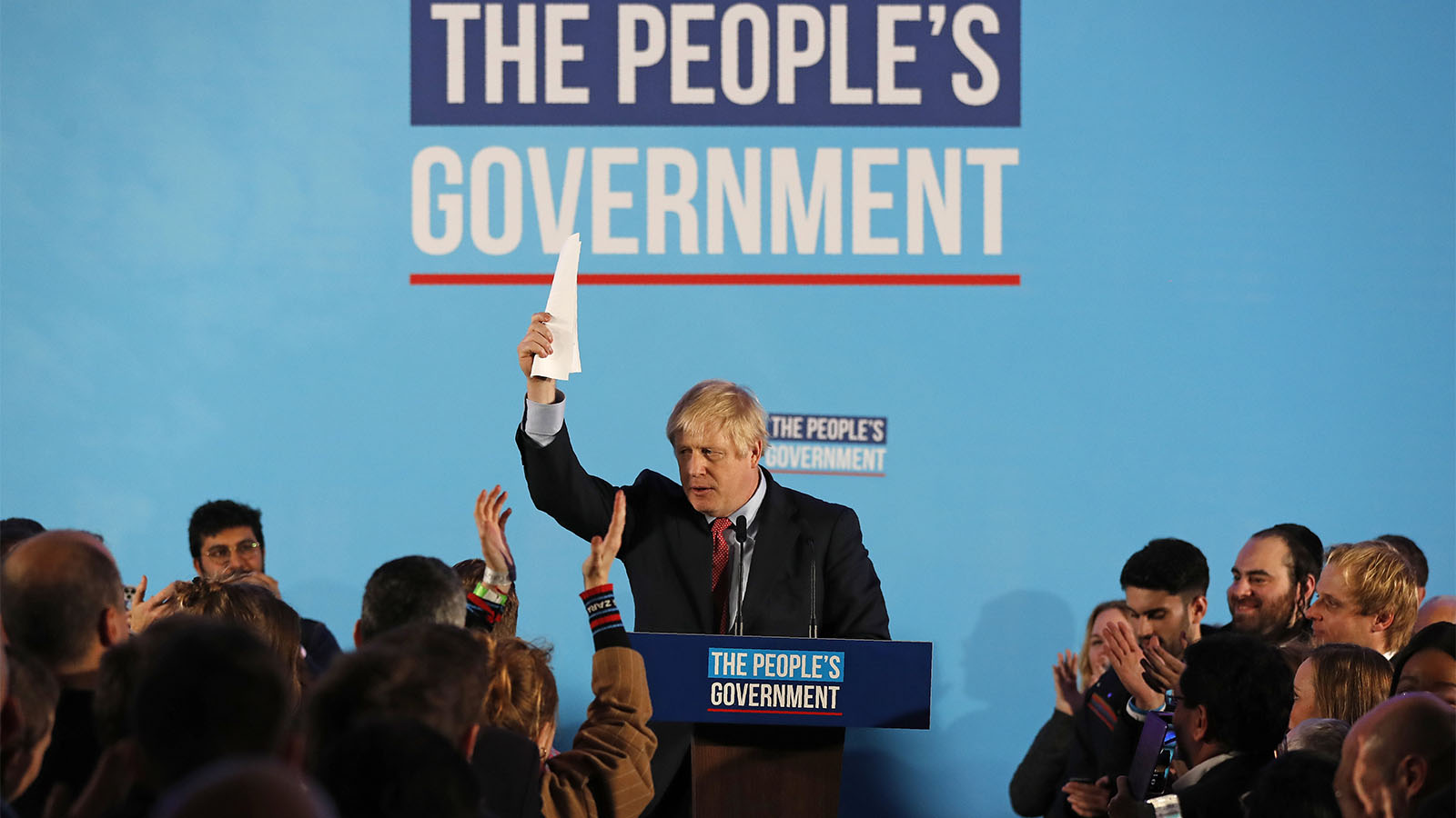 בוריס ג'ונסון נואם בעצרת תמיכה לקראת הבחירות בבריטניה, דצמבר 2019 (AP Photo/Frank Augstein)