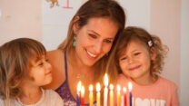 הדלקת נרות חנוכה (צילום: דנה פרידלנדר/משרד התיירות)
