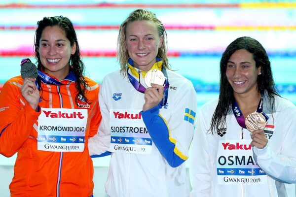 השחיינית השוודית שרה שסטרם עם מדליית הזהב באליפות העולם בשחייה. 27 ביולי 2019 (Photo by Maddie Meyer/Getty Images)