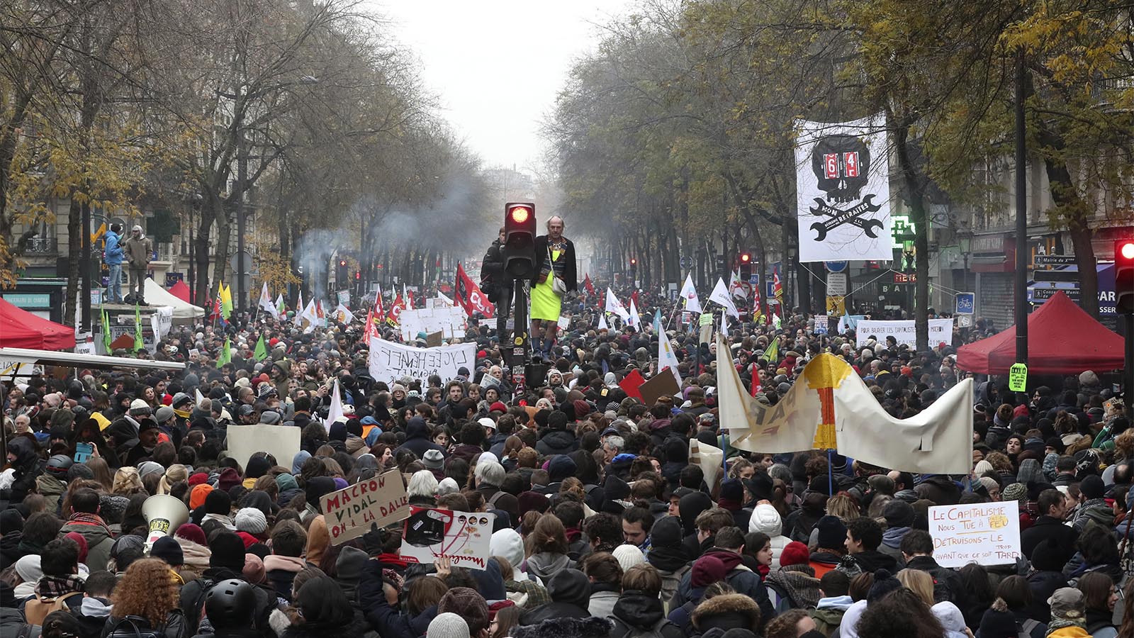 המחאה בפריז. 5 בדצמבר 2019. (AP Photo/Thibault Camus)