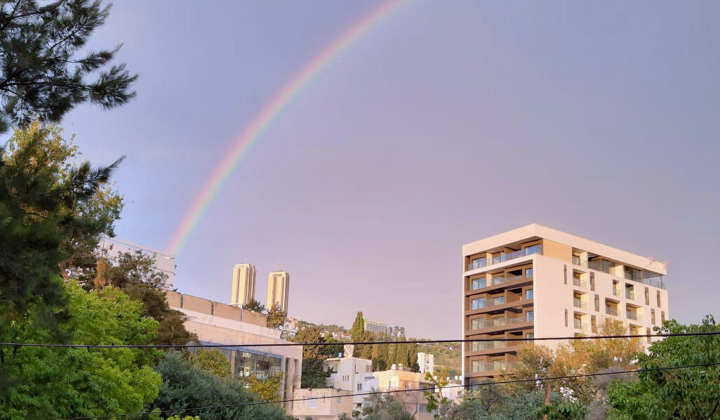 קשת מעל שכונת הדר בחיפה (צילום ארכיון: טל רותם)