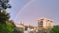 קשת מעל שכונת הדר בחיפה (צילום ארכיון: טל רותם)