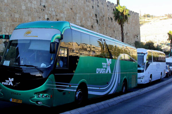 אוטובוס של חברת אגד הסעים (צילום: איתן כהן, מתוך ויקימדיה)