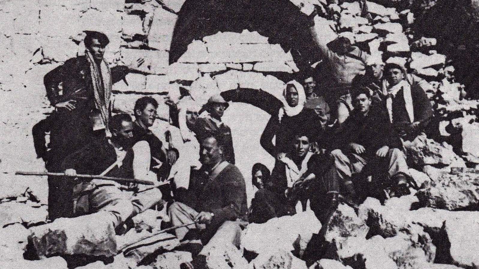 החבורה נחה בחורבות עבדת (צילום: מוטקה זיו מקיבוץ קדמה)