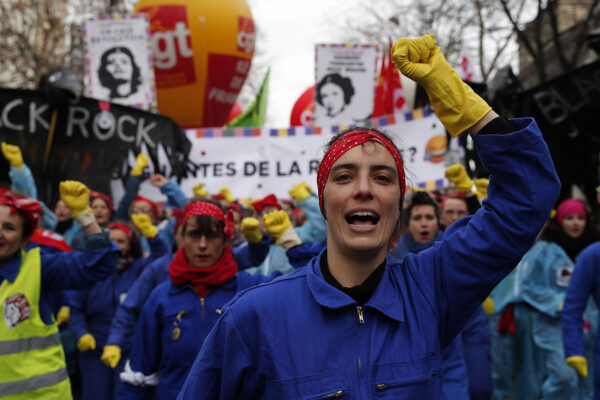 מחאה בפריז, צרפת, 11 בינואר 2020. (AP Photo/Francois Mori)