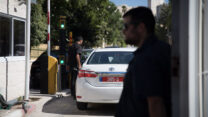 מאבטחים בכניסה למעון ראש הממשלה. למצולמים אין קשר לכתבה (צילום: הדס פרוש/פלאש90)