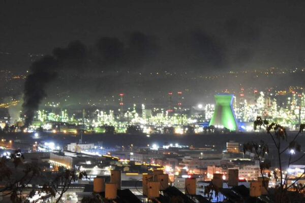 פליטה חריגה של חומרים מזהמים ממפעלי בז"ן במפרץ חיפה בלילה שבין ה-10 ל-11 בינואר 2020 (צולם על ידי ילנה, תושבת שכונת נווה יוסף בחיפה)