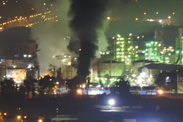 פליטה חריגה של חומרים מזהמים ממפעלי בז"ן במפרץ חיפה בלילה שבין ה-10 ל-11 בינואר 2020 (צולם על ידי ילנה, תושבת שכונת נווה יוסף בחיפה)