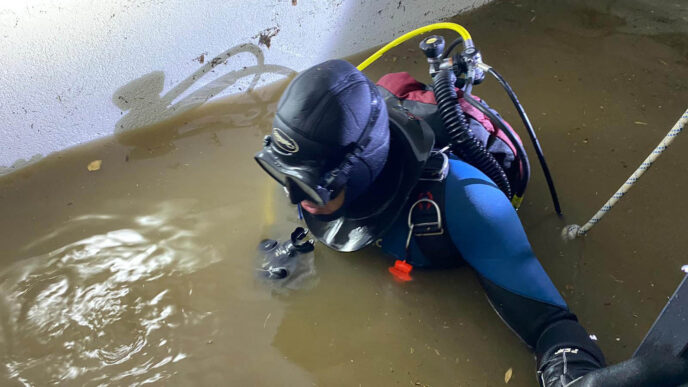 Attempted  rescue from flooded elevator(Photograph: Israeli Fire Department)
