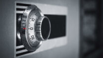 כספת נעולה, כסף לא נגיש (צילום: Shutterstock)