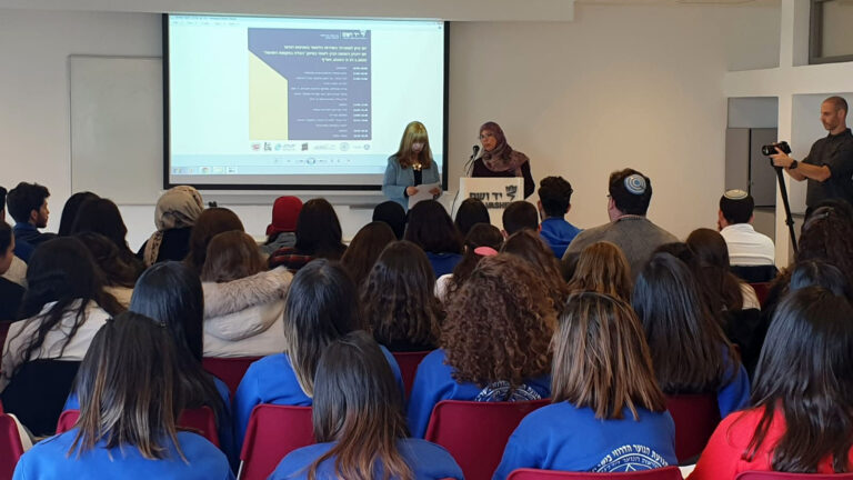 משתתפי כנס מתנדבי השירות הלאומי האזרחי ביד ושם לציון יום השואה הבינאלומי (קרדיט: דוברות יד ושם)