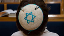 נער חובש כיפה (צילום: Sutterstock)