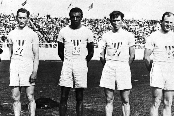 ג'ון בקסטר טיילור וחבריו לנבחרת השליחים האמריקאית באולימפיאדת 1908 (קרדיט: ויקימדיה)