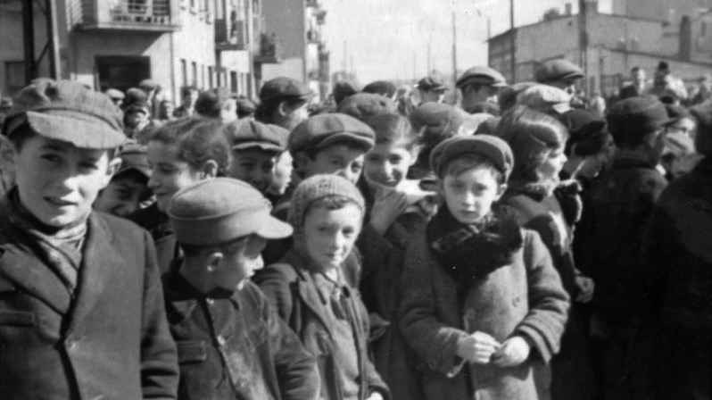 ילדים בגטו לודג'. 1940 (צילום: Bundesarchiv, Bild 101III-Schilf-002-30 / Schilf / CC-BY-SA 3.0/ ויקימדיה)