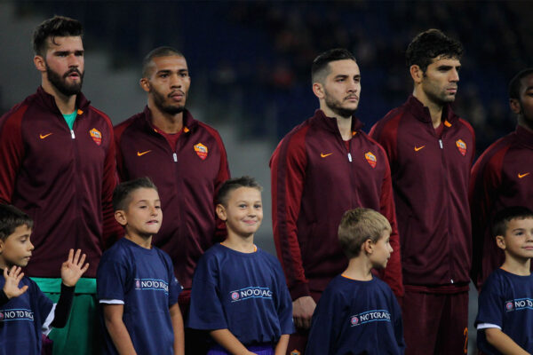 קבוצת הכדורגל האיטלקית רומא לפני משחק (לילדים אין קשר לתוכן הכתבה) (Photo by Paolo Bruno/Getty Images)