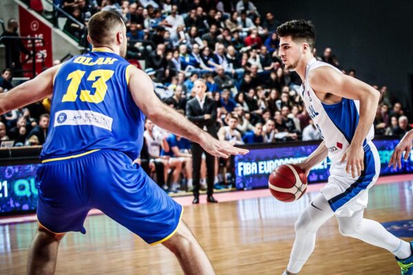 דני אבדיה במדי נבחרת ישראל בכדורסל מול נבחרת רומניה, מוקדמות יורבאסקט 2021 (באדיבות איגוד הכדורסל בישראל)
