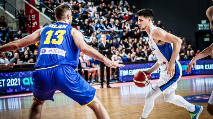 דני אבדיה במדי נבחרת ישראל בכדורסל מול נבחרת רומניה, מוקדמות יורבאסקט 2021 (באדיבות איגוד הכדורסל בישראל)