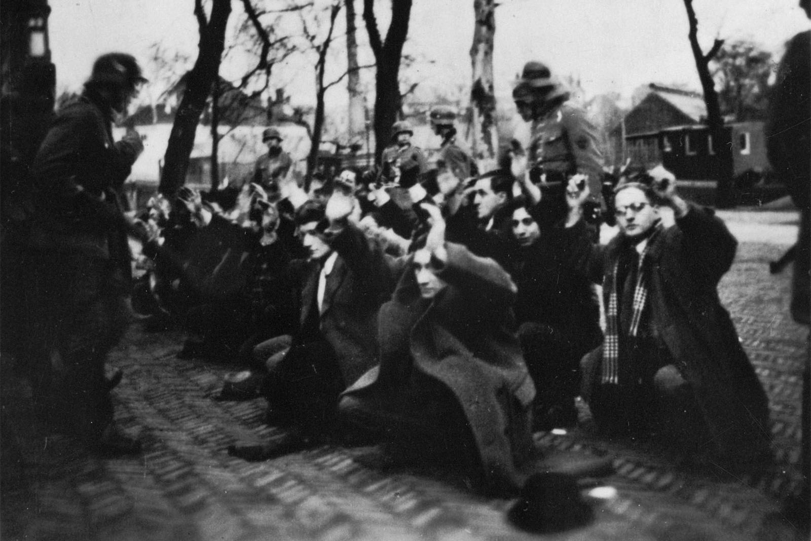 Dutch Jews arrested by Nazi soldgiers, February 1941 (Photograph: Fotocollectie Rijksvoorlichtingsdienst, Fotograaf onbekend)