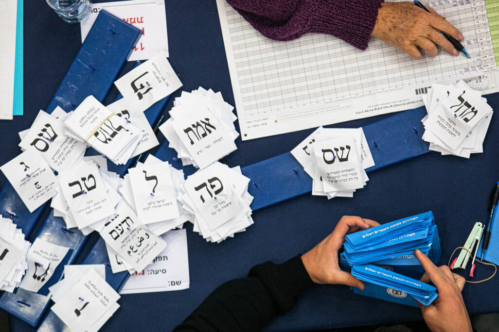 ספירת קולות בבחירות לכנסת ה-23, מרץ 2020 (צילום: אוליביה פיטוסי/פלאש90)