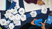 ספירת קולות בבחירות לכנסת ה-23, מרץ 2020 (צילום: אוליביה פיטוסי/פלאש90)