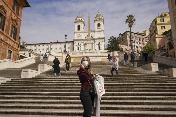 התפשטות נגיף הקורונה ברומא, איטליה, מרץ 2020 (AP Photo/Andrew Medichini, File )