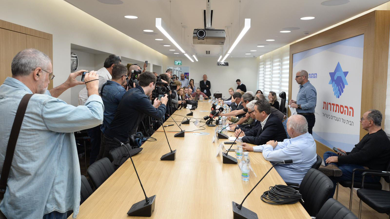 מסיבת עיתונאים מיוחדת של ההסתדרות ושל נציגי המגזר העסקי בעניין משבר הקורונה, 10 במרץ 2020 (צילום: אגף הדוברות בהסתדרות)