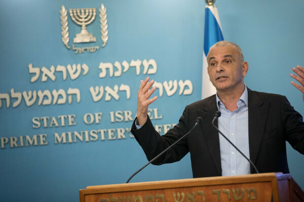 כחלון במסיבת העיתונאים, 16 במרץ 2020 (צילום: יונתן זינדל/פלאש90)
