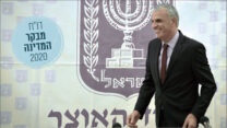 שר האוצר כחלון יוצא ממסיבת עיתונאים. ארכיון (צילום: פלאש90)