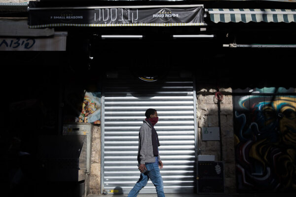 שוק מחנה יהודה סגור בגלל מגפת הקורונה. 24 במרץ (צילום: יונתן זינדל/פלאש90)