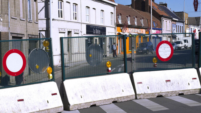 גבול בלגיה-צרפת סגור בשל מגפת הקורונה. 25 במרץ (AP Photo/Michel Spingler)