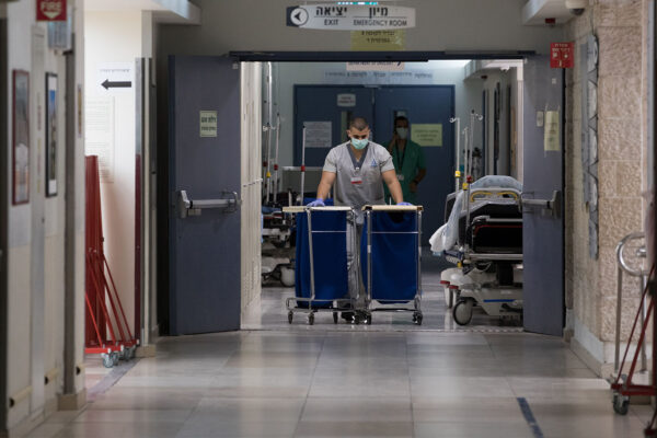 המחלקה לחולי קורונה בבית החולים שערי צדק. 29 במרץ (צילום: נתי שוחט/פלאש90)