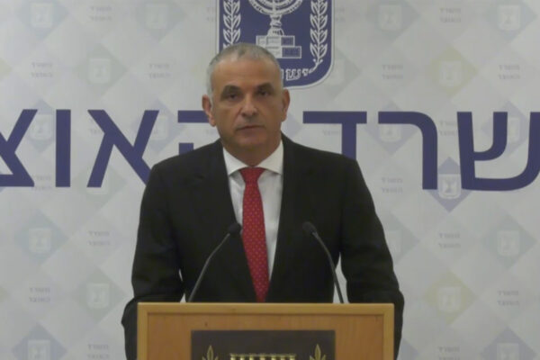 רה"מ נתניהו ושר האוצר כחלון מציגים את התוכנית המקיפה לסיוע כלכלי למשק (צילום מסך משידור לע"מ)