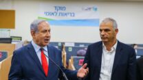 רה"מ נתניהו ושר האוצר כחלון במטה משרד הבריאות בצל משבר הקורונה. 1 במרץ 2020 (צילום: פלאש90)